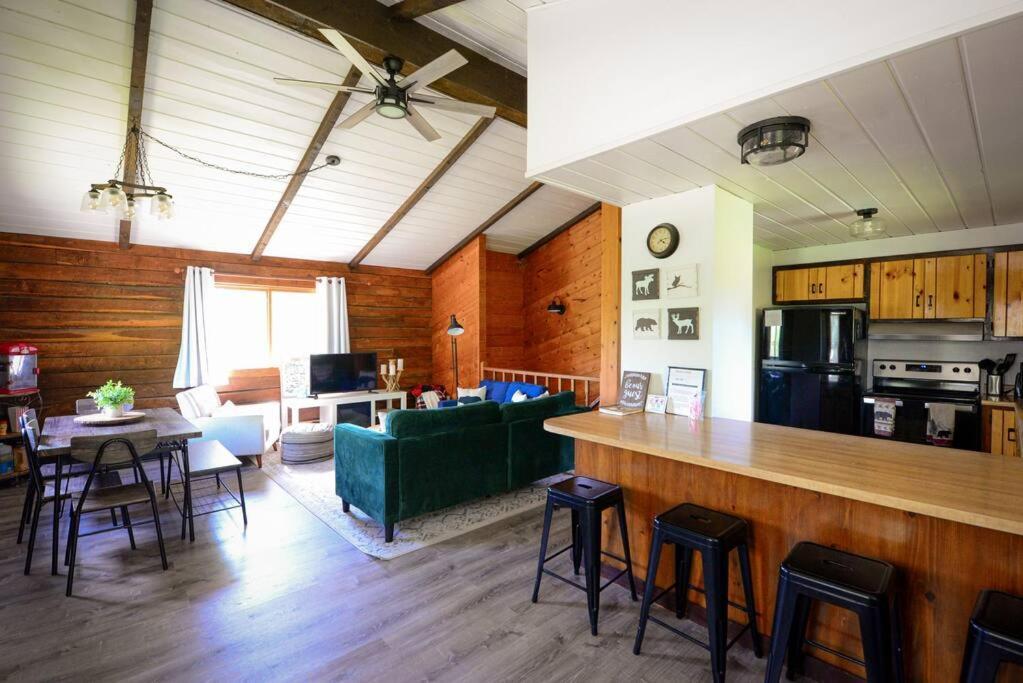 Cozy Cabin With Hottub At Cloverdale Cabins Hinckley Εξωτερικό φωτογραφία